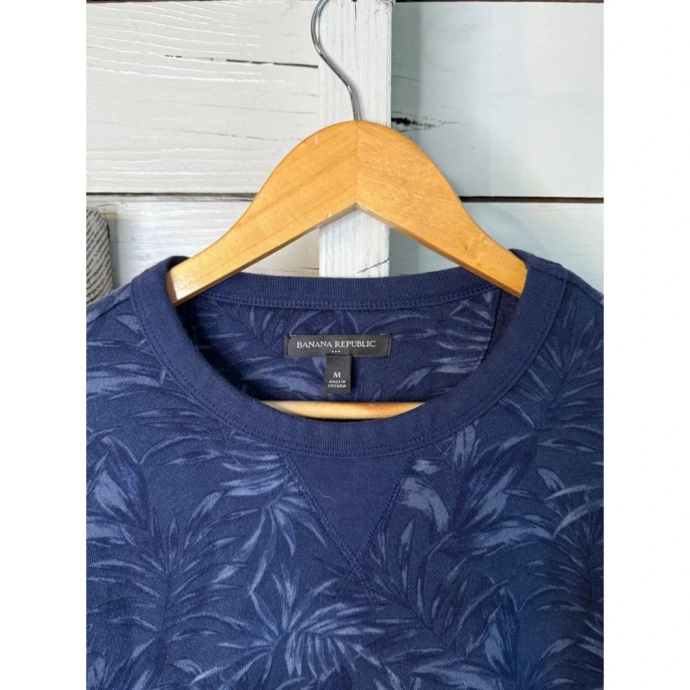Banana Republic Mens Navy Blue Tropical Palm Leaf Print Crewneck Sweatshirt M